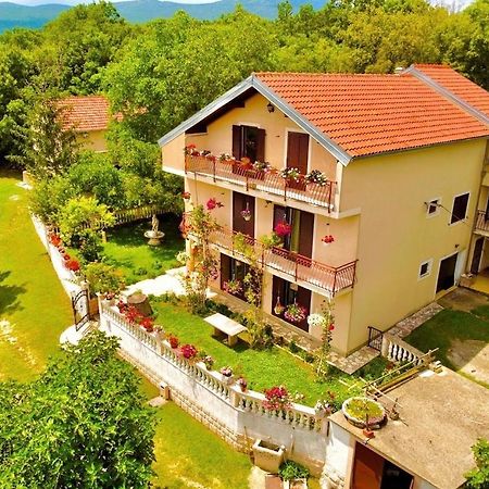 Apartman Ana Apartment Vrlika Bagian luar foto