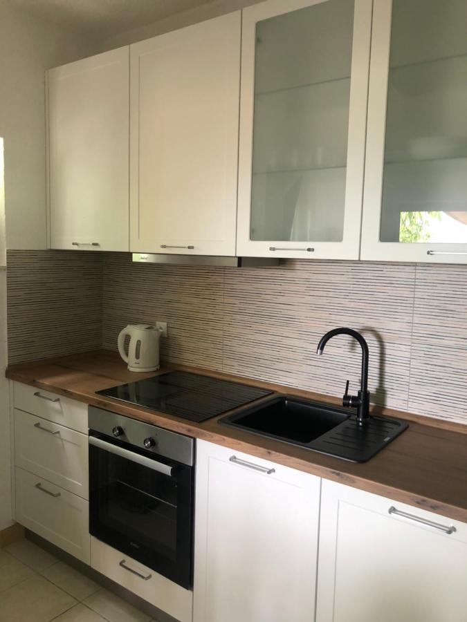 Apartman Ana Apartment Vrlika Bagian luar foto