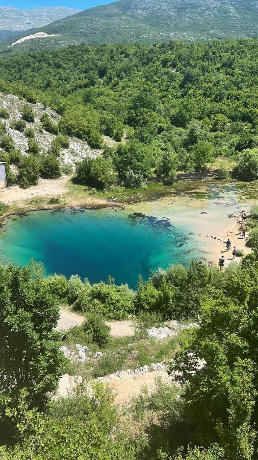 Apartman Ana Apartment Vrlika Bagian luar foto