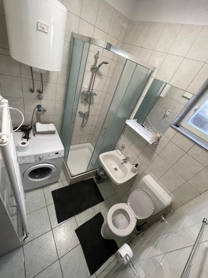 Apartman Ana Apartment Vrlika Bagian luar foto