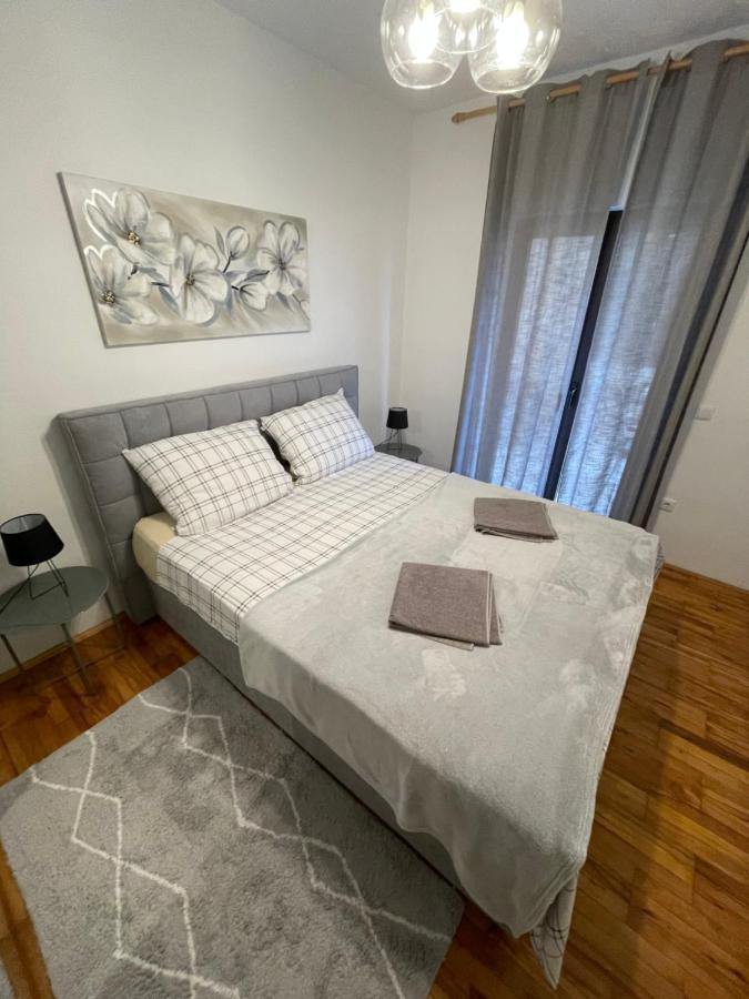 Apartman Ana Apartment Vrlika Bagian luar foto